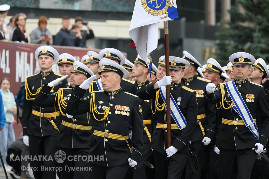 День Военно-Морского Флота в центре Петропавловска-Камчатского. Фоторепортаж. фото: Виктор Гуменюк. Фотография 15
