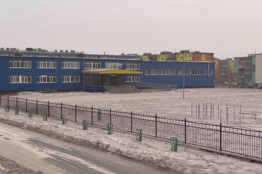 Техника работает в Усть-Камчатске на уборке пепла с дорог. Фото из тг Олега Бондаренко. Фотография 8