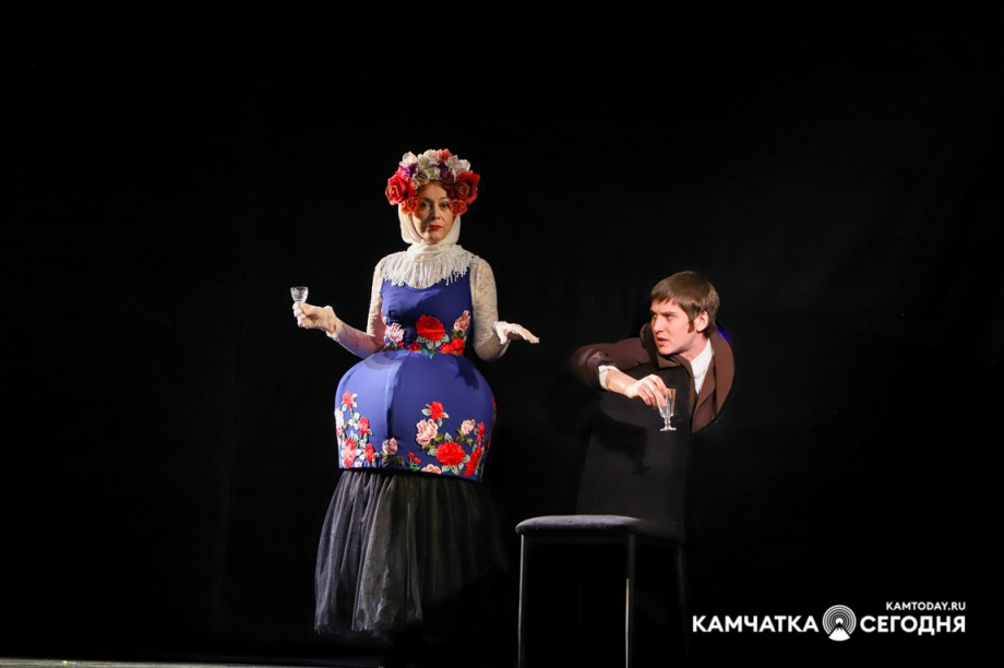 Премьера спектакля «Свои люди» состоится на Камчатке. Фото: Виктор Гуменюк. Фотография 14