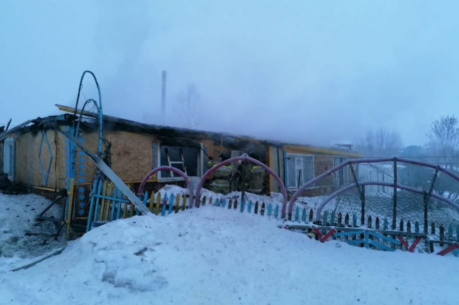 Пожар оставил без крыши частный дом в камчатском поселке. Фото: КГКУ «ЦОД». Фотография 5
