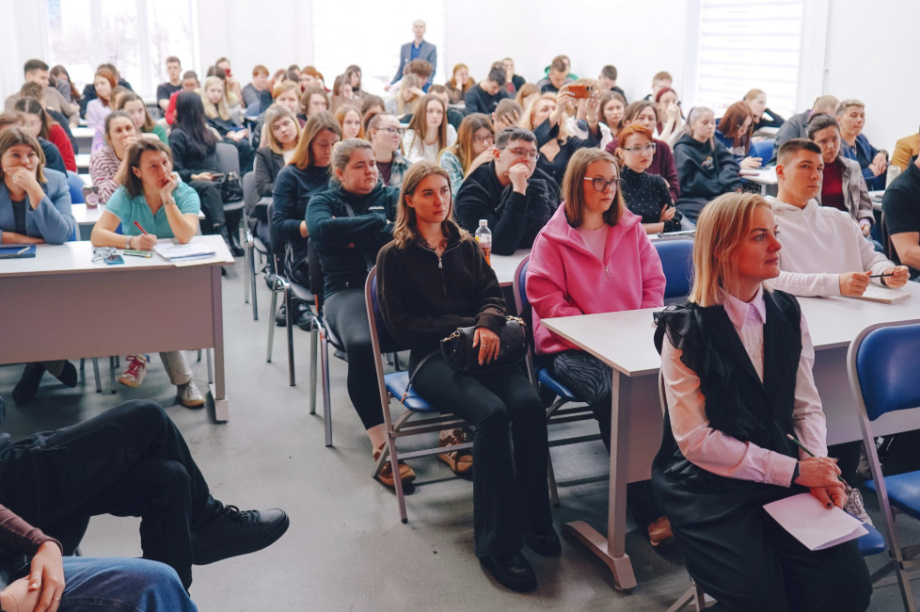 Юлия Морозова рассказала студентам о будущем экономики Камчатки. Фото: kamgov.ru. Фотография 3