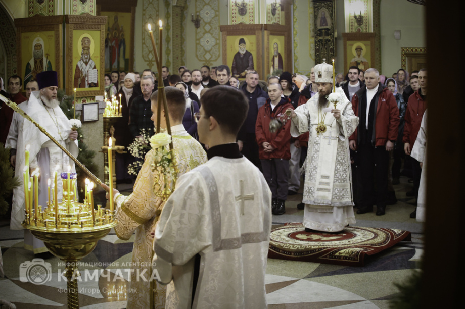 Рождественская служба в соборе Святой Троицы на Камчатке (фоторепортаж). Фото: «Камчатка Сегодня» \ Игорь Сафончик. Фотография 40