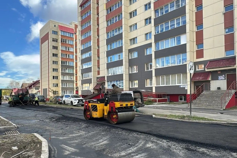 Савченко закатали: в мкр. Северо-Восток Петропавловска меняют дорожное покрытие. Фото: администрация ПКГО. Фотография 2