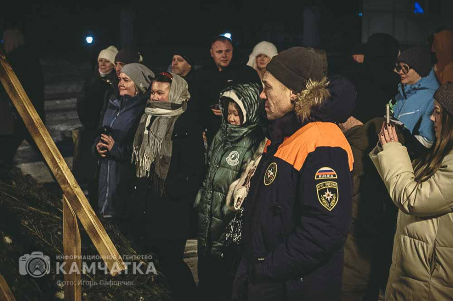 Крещенские купания в Петропавловске-Камчатском: испытание ледяной купелью. Фото: ИА «Камчатка». Фотография 4