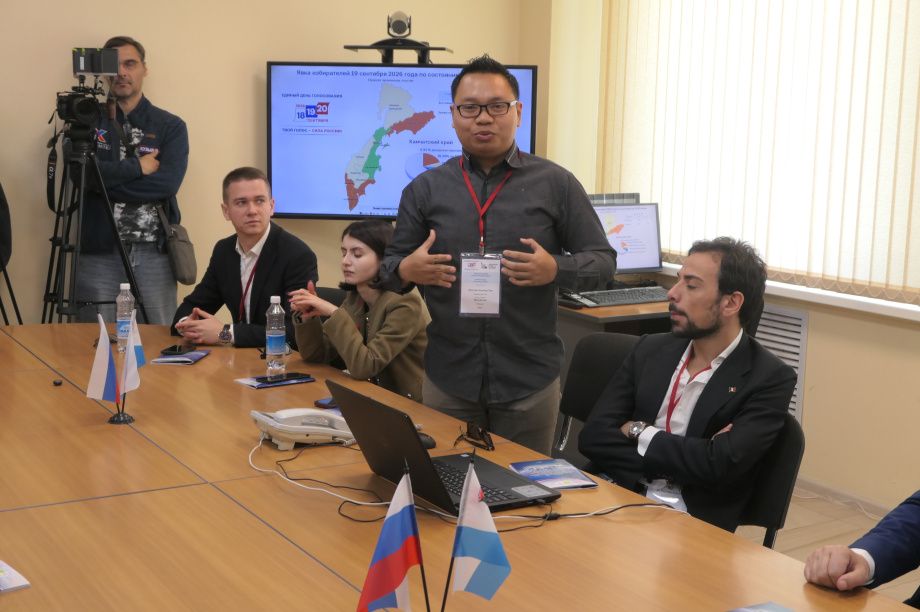 Руководители избиркома Камчатки встретились с международными наблюдателями: открытость и контроль на выборах. ИА «Камчатка» / Кирилл Маренин. Фотография 7