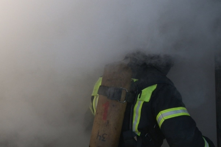 Однокомнатная квартира горела в столице Камчатки . Фото: пресс-служба краевого управления МЧС
