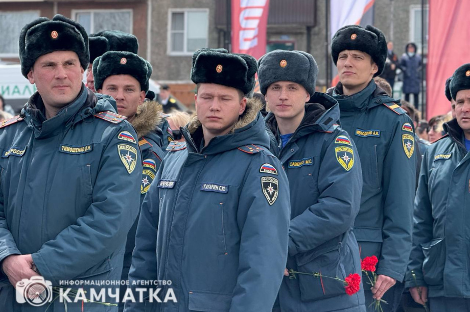 Камчатка почтила память героев Великой Отечественной возложением цветов. Фото: ИА "Камчатка". Фотография 29