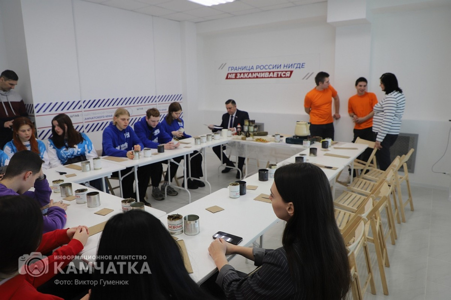 Штаб общественной поддержки открыт в краевой столице Камчатки. Фото:Виктор Гуменюк. Фотография 33