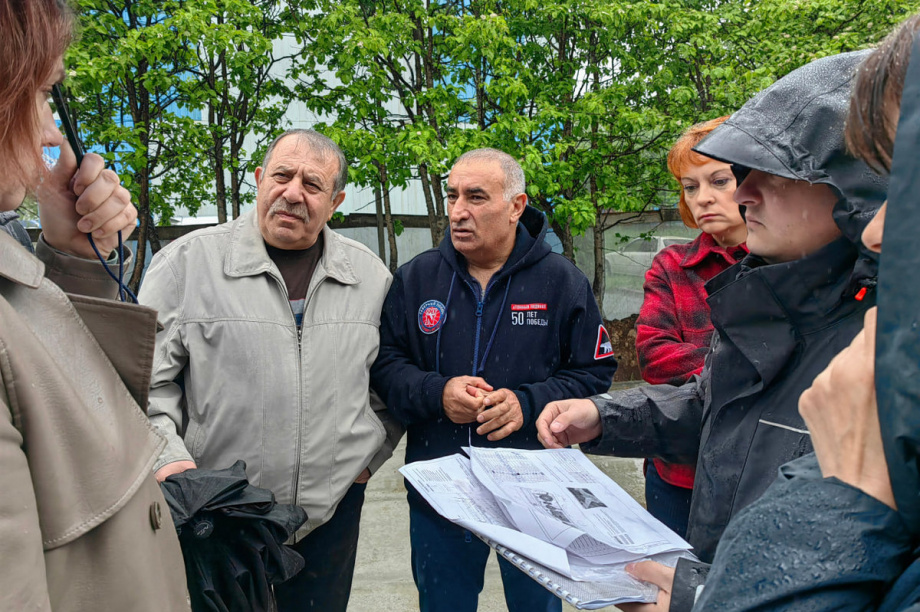 В Петропавловске проинспектировали ход благоустройства Сквера строителей. Фото: kamgov.ru. Фотография 2