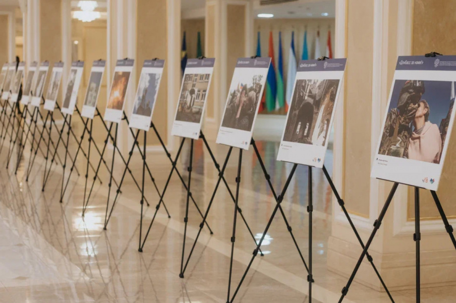 Фотовыставка «Донбасс за нами!» открылась в Совете Федерации . Фото: kamgov.ru. Фотография 3
