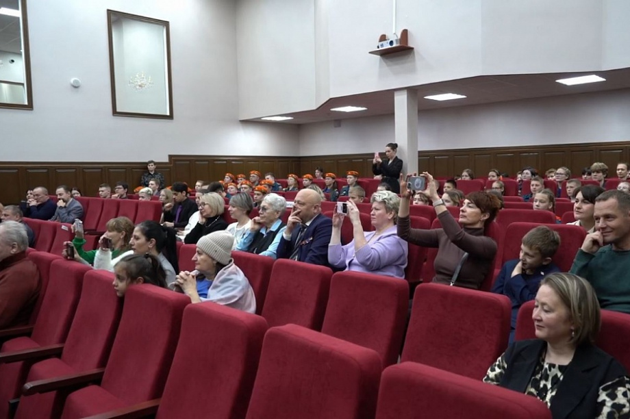 В Петропавловске-Камчатском прошло торжественное посвящение кадетов МЧС. . Фотография 1