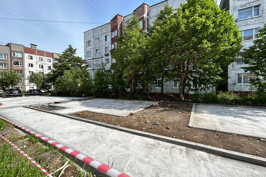 В Петропавловске-Камчатском благоустраивают девять дворовых территорий. . Фотография 1