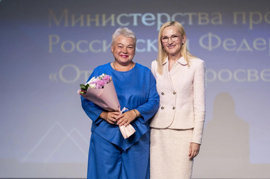 Ирина Яровая вручила учителям Камчатки федеральные ведомственные награды. . Фотография 1
