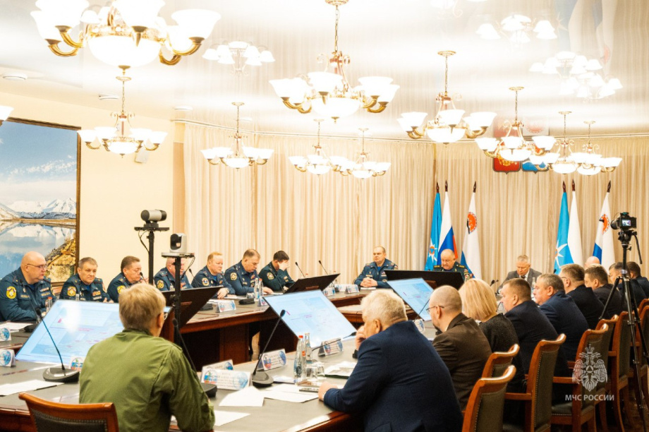 Как спасали людей и боролись с природными катаклизмами в ДФО. Фото: МЧС РФ по Камчатскому краю  . Фотография 1