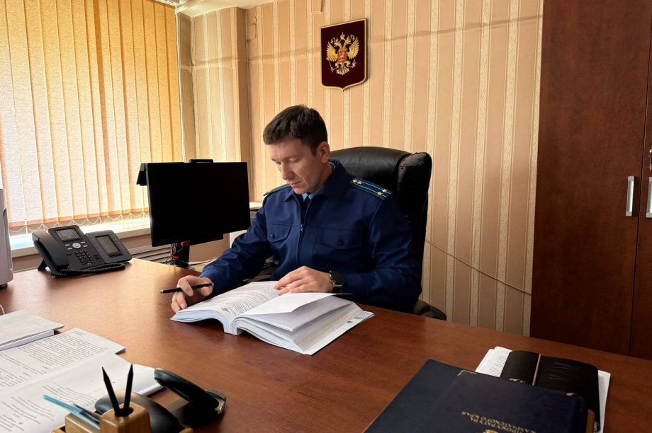 Заправка, водка и цветы: рецидивист закупился по чужой карте подростка на Камчатке. Фото: прокуратура Камчатского края