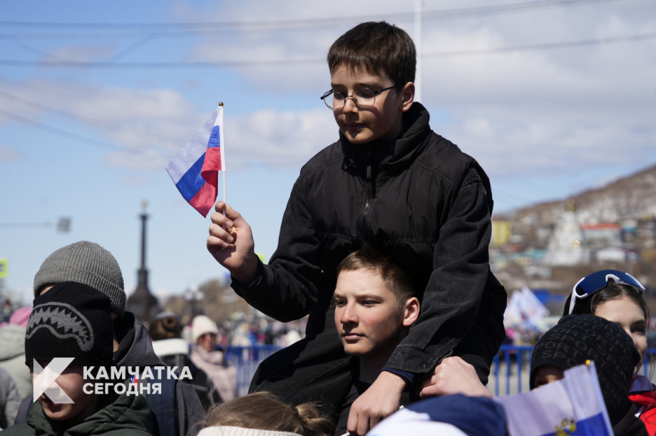 Тысячи камчатцев вышли на первомайское шествие на площади Ленина (фоторепортаж). Фото: ИА «Камчатка». Фотография 28