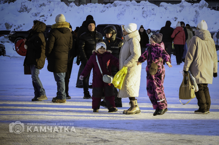 В Петропавловске-Камчатском продолжаются новогодние развлечения (фоторепортаж). Фото: «Камчатка Сегодня» \ Игорь Сафончик. Фотография 15