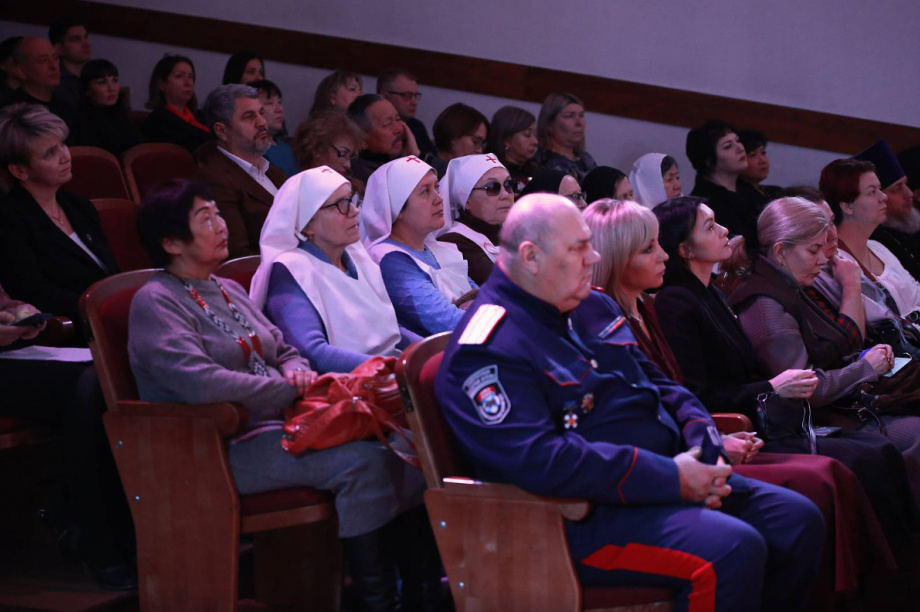  Председатель парламента Камчатки выступила на открытии Рождественских чтений . Фото: Заксобрание Камчатского края. Фотография 2