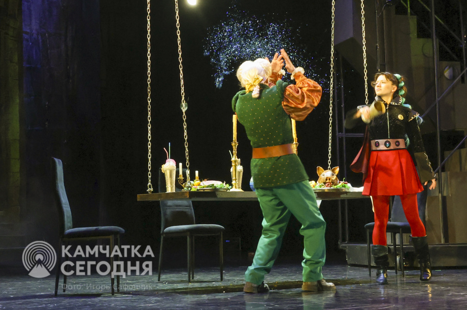 Пятьсот детей побывали на Губернаторской ёлке на Камчатке. Фото: ИА «Камчатка»/Игорь Сафончик. Фотография 83