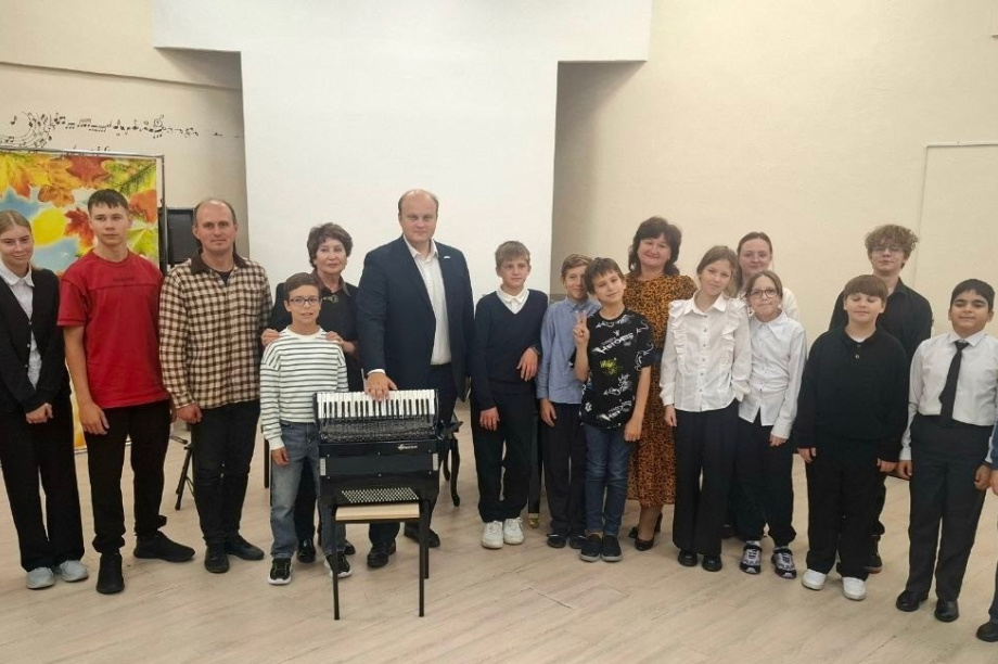 Столичные музыканты провели мастер-классы для камчатских школьников и преподавателей. Фото: kamgov.ru. Фотография 3