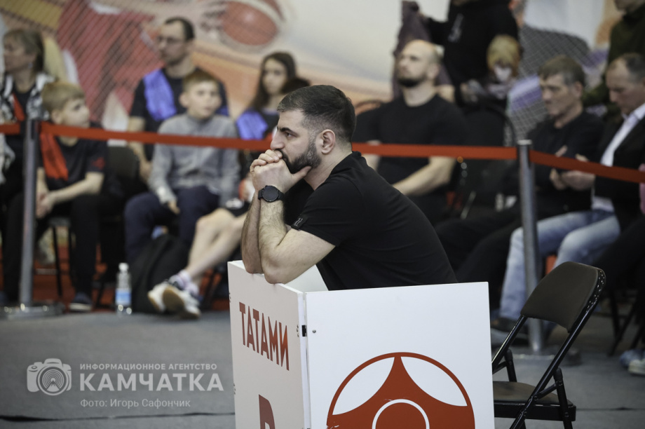 На Камчатке состоялся Чемпионат и первенство ДФО по каратэ-киокусинкай (фоторепортаж). Фото: «Камчатка Сегодня» \ Игорь Сафончик. Фотография 91