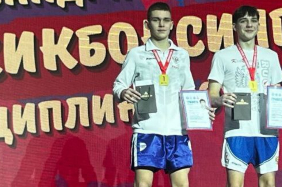 Камчатские спортсмены привезли медали высшей пробы с чемпионата ДФО по кикбоксингу. Фото организаторов. Фотография 3
