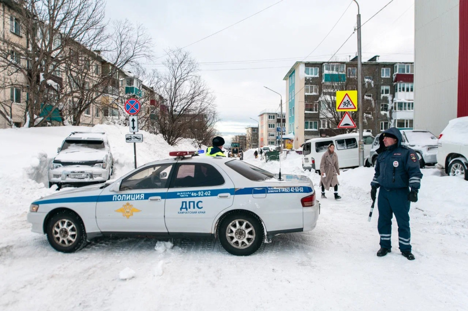 Петропавловск-Камчатский оживает после снегопада (фоторепортаж). Фото: Саша Русский, ИА "Камчатка". Фотография 16