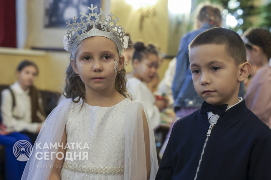 Пятьсот детей побывали на Губернаторской ёлке на Камчатке. Фото: ИА «Камчатка»/Игорь Сафончик. Фотография 24