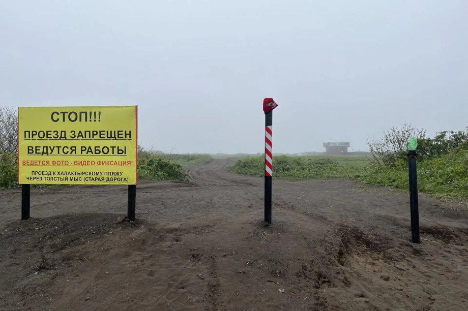 Анатолий Кирносенко проверил, как строятся дорога и эко-тропа к Халактырскому пляжу. . Фотография 2