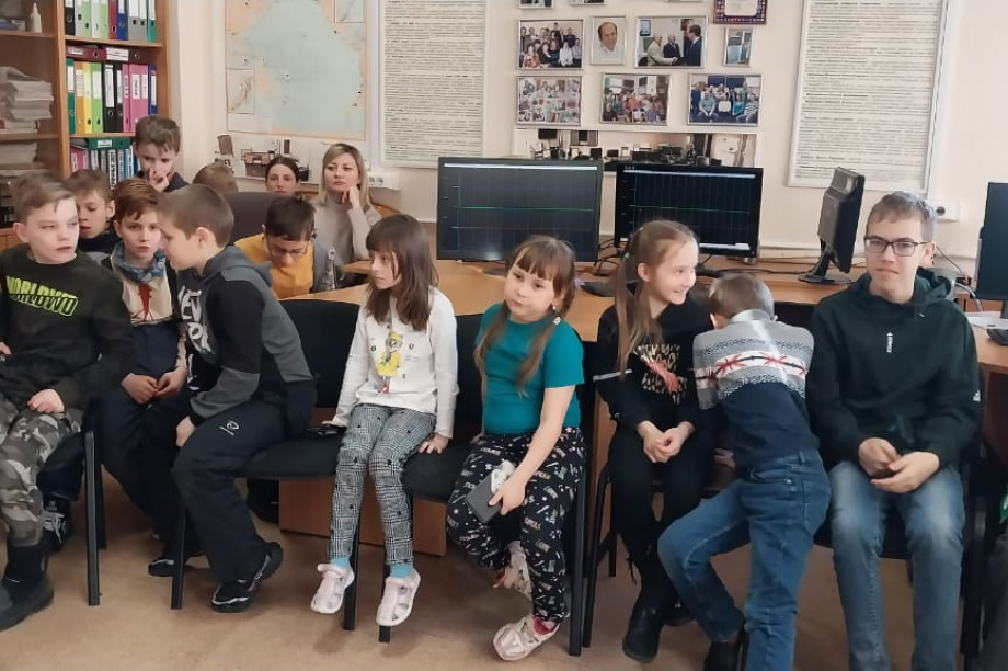 Школьники Камчатки узнали о работе сейсмологов. Фото организаторов. Фотография 4