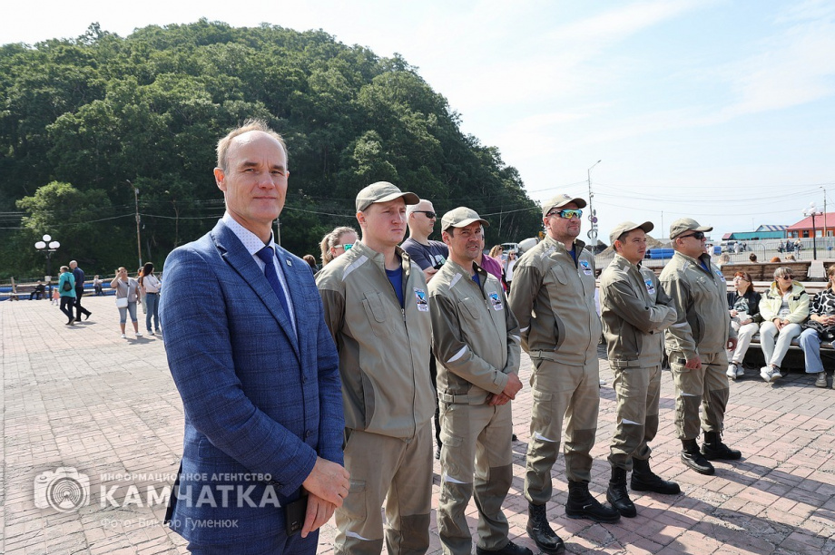 Триколор на главной площади Петропавловска-Камчатского - главный герой и триумфатор  . Фото: ИА «Камчатка» \ Виктор Гуменюк. Фотография 48