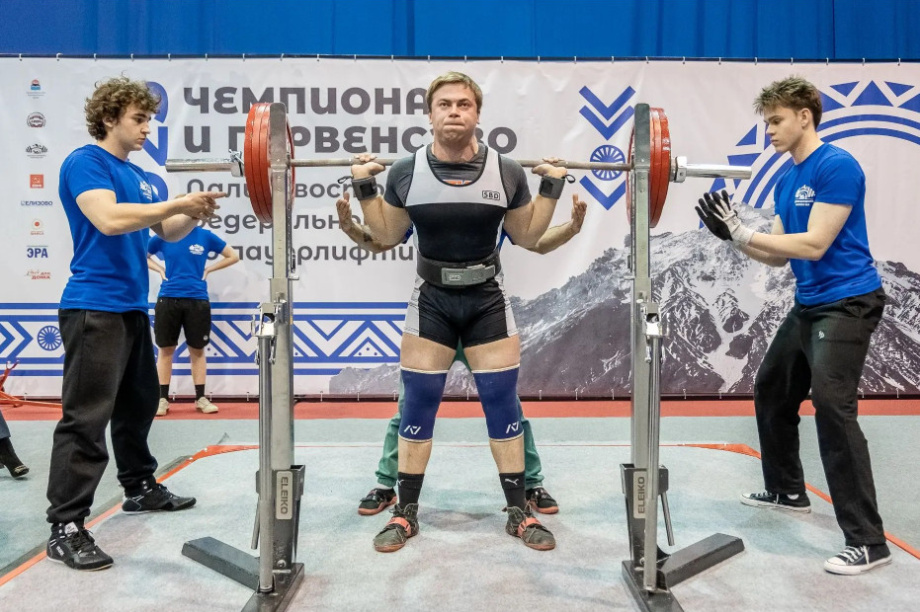 На Камчатке прошел чемпионат ДФО по пауэрлифтингу. Фото организаторов. Фотография 1