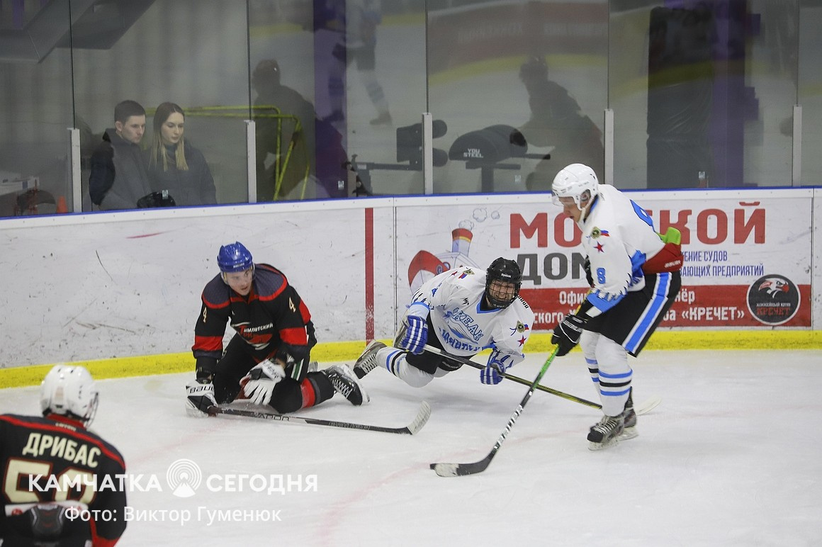 Чемпионат по хоккею среди взрослых команд стартовал на Камчатке. Фото: Виктор Гуменюк\ИА "Камчатка". Фотография 34