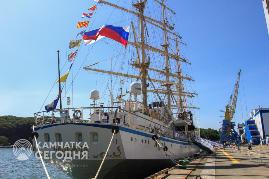 Парусник «Надежда» пригласил на борт жителей Петропавловска-Камчатского. Фото: ИА «Камчатка» \ Игорь Сафончик. Фотография 49