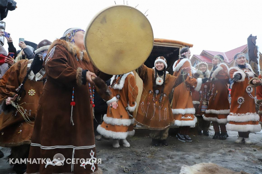 Корякский обрядовый праздник Хололо отметили в Петропавловске-Камчатском. Фоторепортаж. Фото: Виктор Гуменюк\ИА "Камчатка". Фотография 16