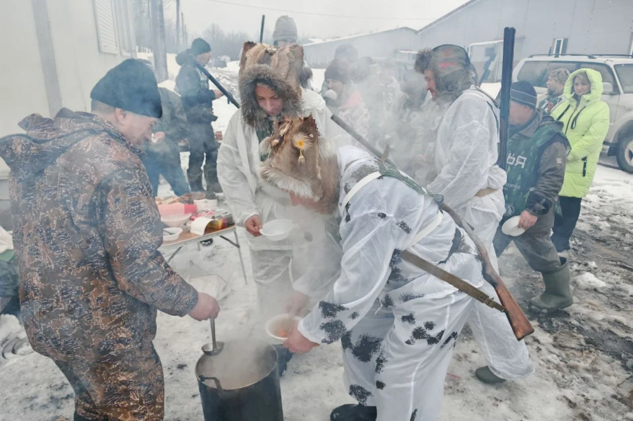 На Камчатке охотники соревновались в лыжной гонке и стрельбе. . Фотография 1