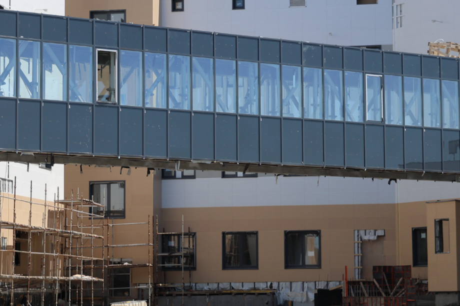 Cтроительство Камчатской краевой больницы близится к завершению. На объекте работают более 400 строителей. Фото: kamgov.ru. Фотография 4