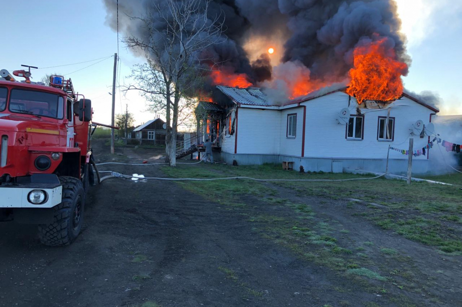 Два человека погибли при пожаре в селе Хаилино. Фото: КГКУ "ЦОД". Фотография 7