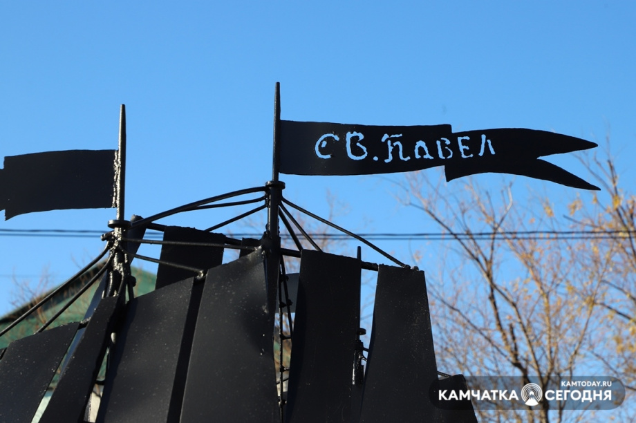 Пакетботы возвращают на стелу в Петропавловске-Камчатском. Фото: Виктор Гуменюк / информационное агентство "Камчатка". Фотография 7