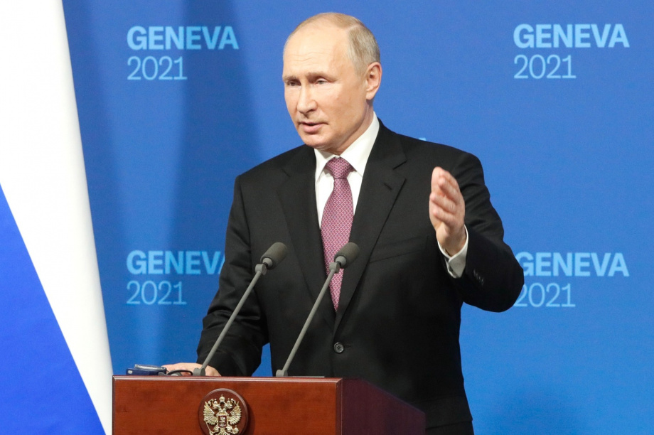 Владимир Путин рассказал, что Джо Байден объяснил слова насчёт «убийцы» по телефону. Фото: ТАСС