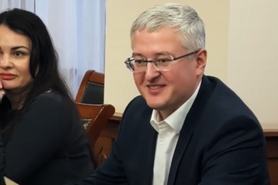 Губернатор Владимир Солодов лично встретился с подписчиками своих соцсетей. Скрин с видео тг-канала «Солодов. Камчатка». Фотография 1