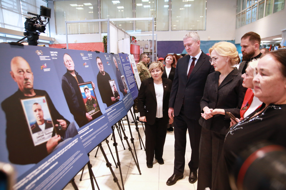 Сергей Меркулов выразил признательность Ирине Яровой от имени камчатских военнослужащих СВО. Фото: kamgov.ru. Фотография 3