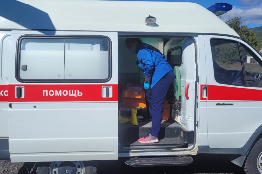 Выживших на Ключевском вулкане туристов  доставили в больницу. Фото: пресс-служба КГКУ "ЦОД". Фотография 4