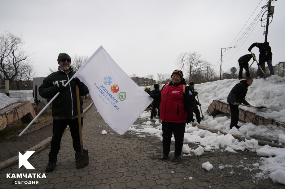 Четвёртый весенний субботник прошёл в Петропавловске-Камчатском. ИА Камчатка. Фотография 4
