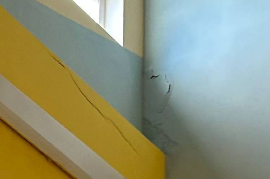 На Камчатке продолжается обследование зданий после землетрясения. . Фотография 3
