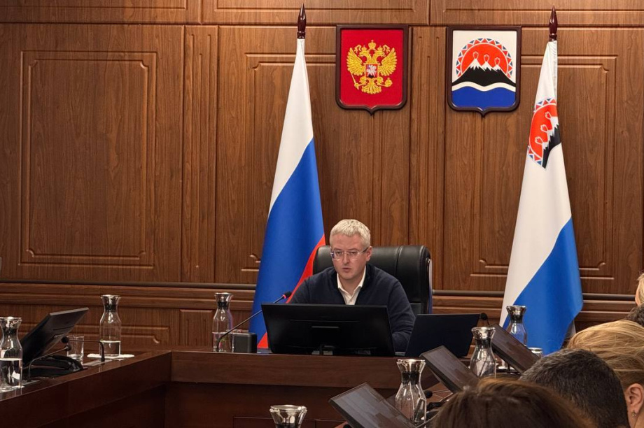 Губернатор Солодов провел совещание комиссии по ЧС. . Фотография 1