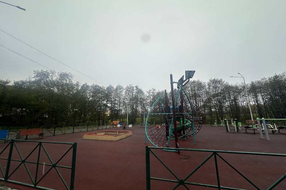 Стройку у детской площадки в Петропавловске оградили только после проверки прокуратуры. Фото: прокуратура Камчатского края