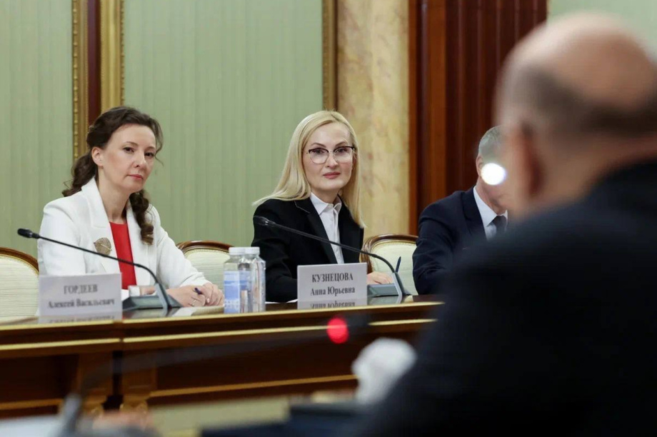 Одна справка вместо многих: Мишустин поддержал идею Яровой о многофункциональной медсправке. 