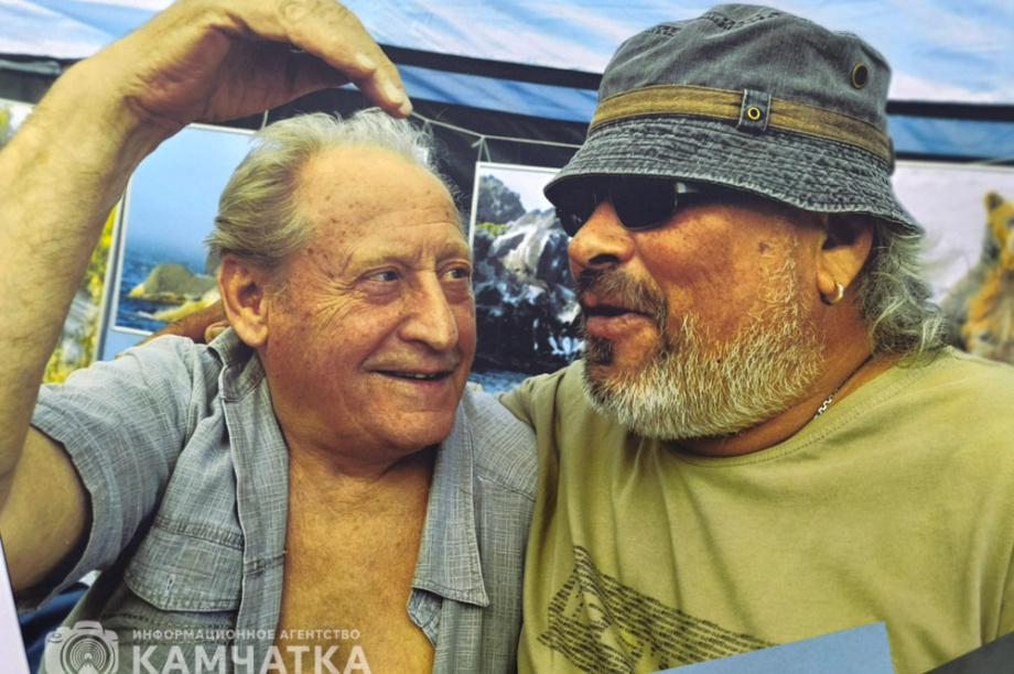 Известный камчатский фотограф Игорь Вайнштейн отметил свой 90-летний юбилей открытием выставки. Фото: ИА «Камчатка» \ Игорь Сафончик. Фотография 17