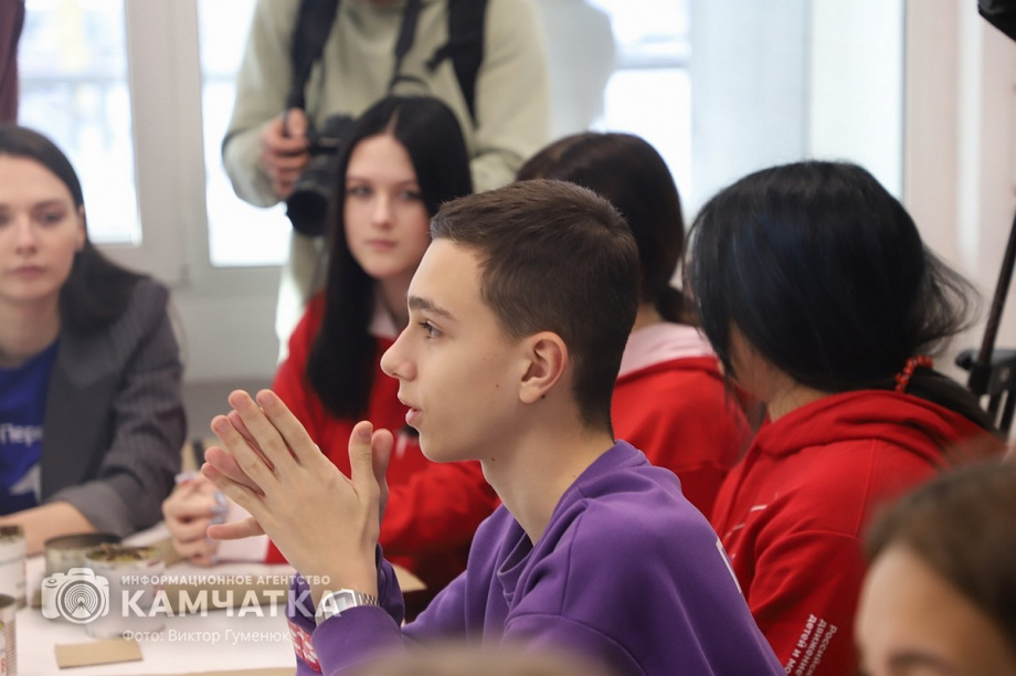 Штаб общественной поддержки открыт в краевой столице Камчатки. Фото:Виктор Гуменюк. Фотография 39